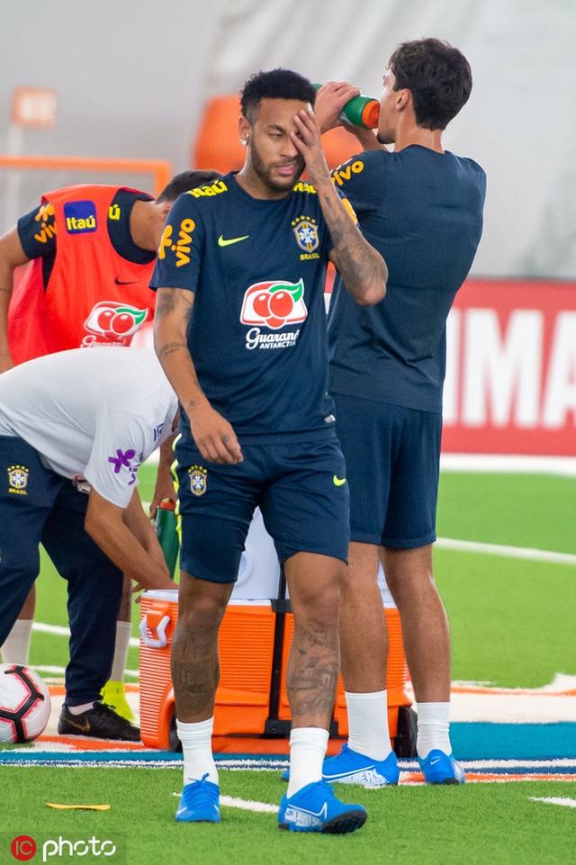 球的争夺中 球的争夺中