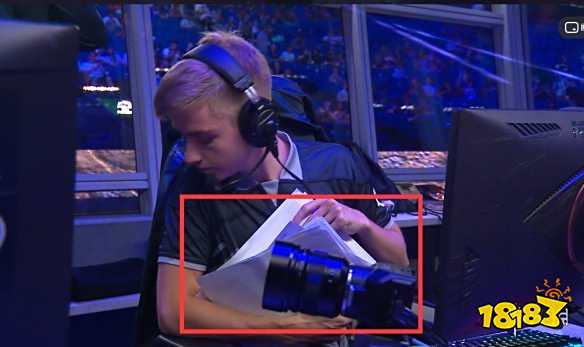 同时凸显了 同时凸显了